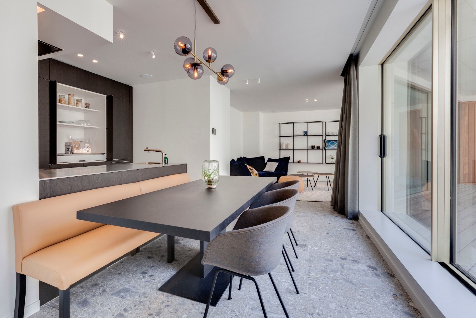 Gemeubeld en luxueus appartement  met parking te Kouterdreef 