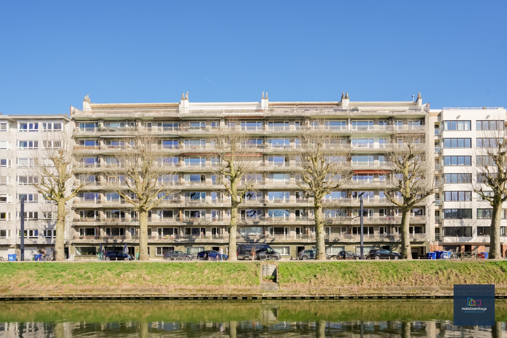 Stijlvol 1 slaapkamer appartement met 2 terrassen, kelder en garagebox 