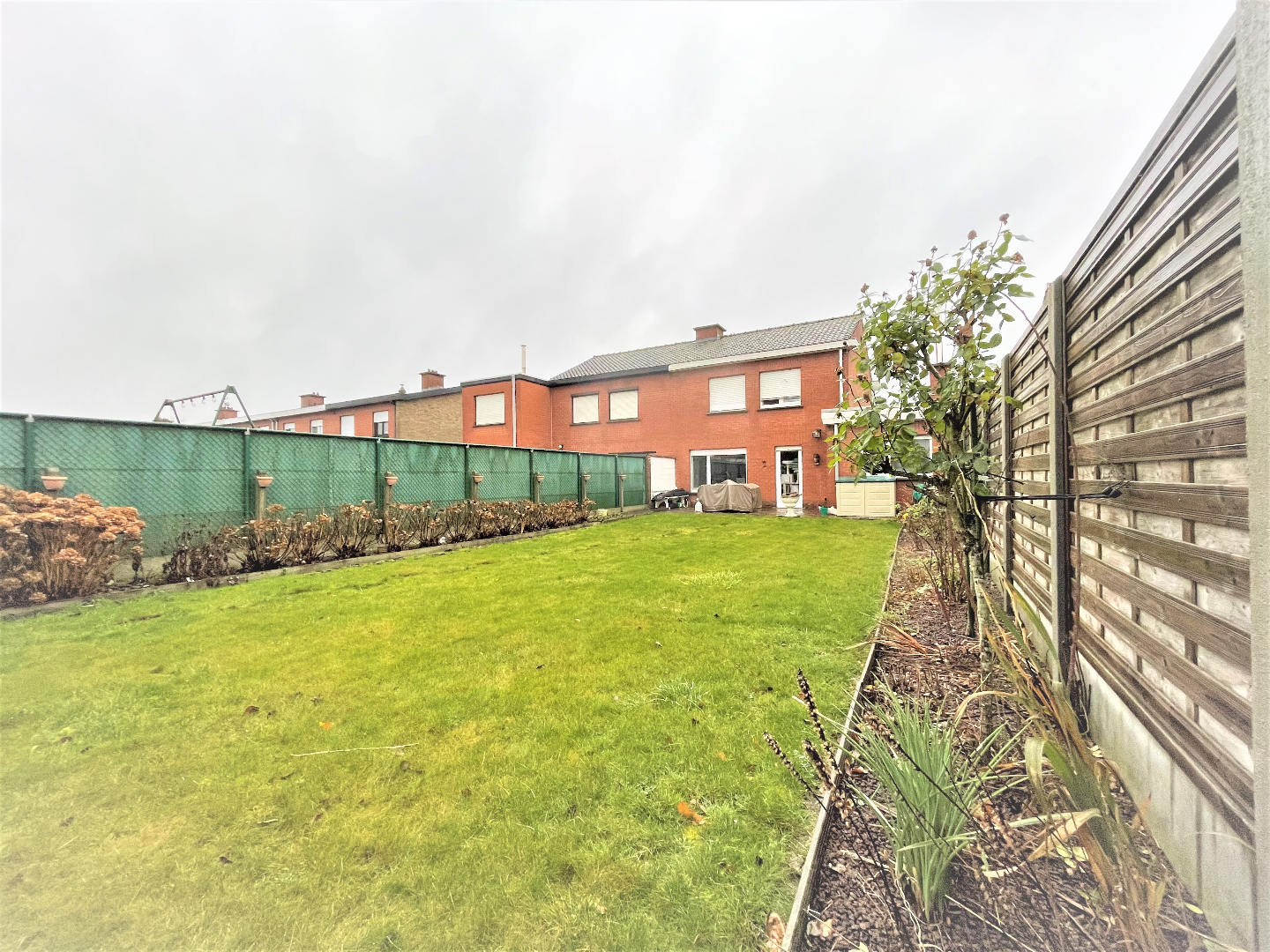 Woning met 3 slaapkamers en garage in rustige buurt 