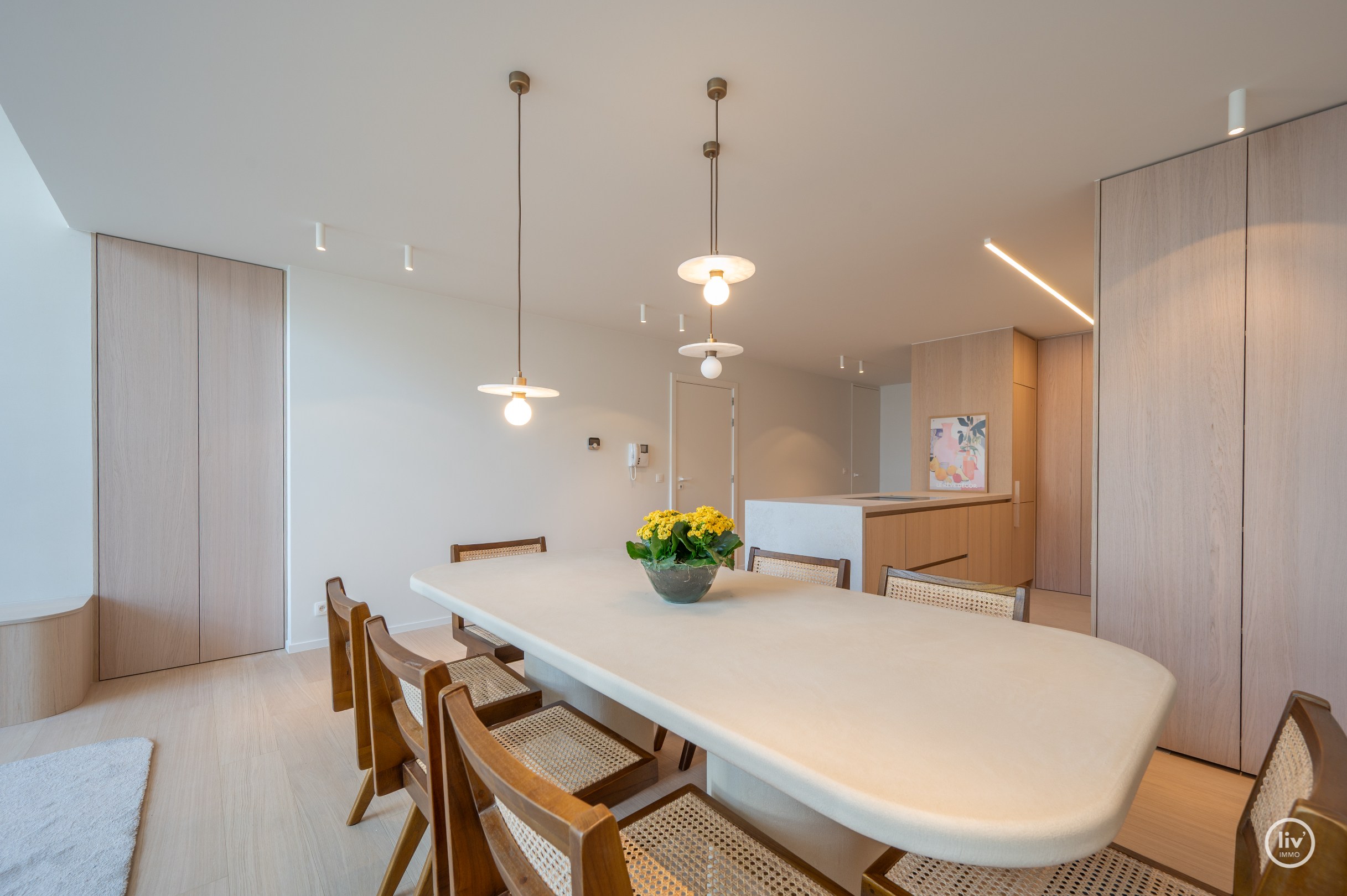 Appartement en duplex de luxe avec mezzanine, idéalement situé dans l'avenue Nellens à Knokke (avec possibilité d'acheter un box garage double intégré) 