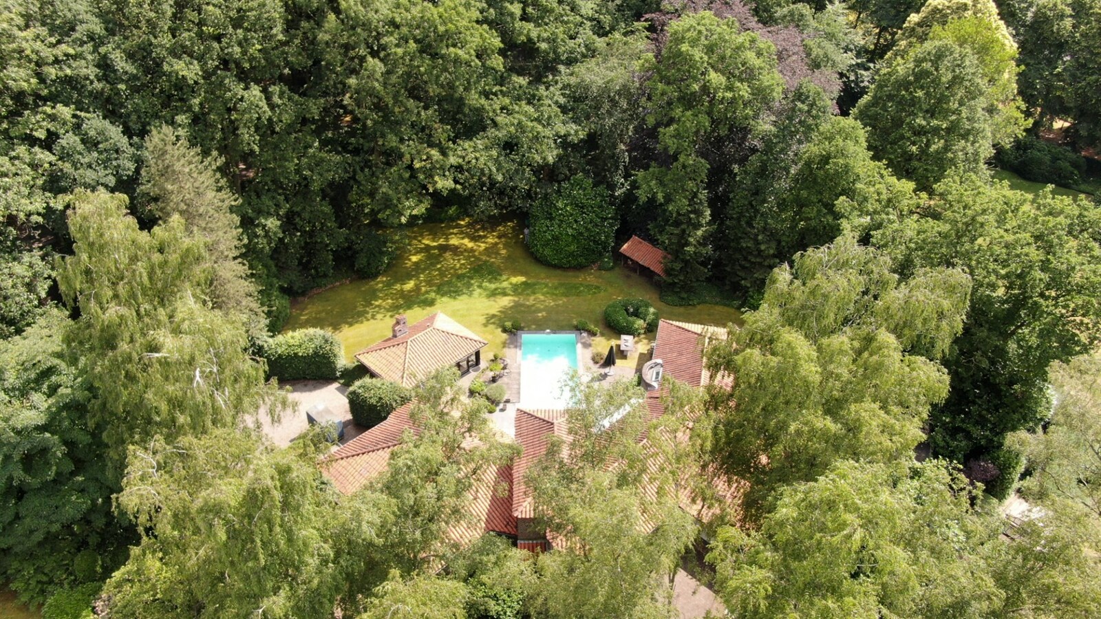 Gelijkvloersvilla op een perceel van 3.500 m² op een toplocatie te Schilde 