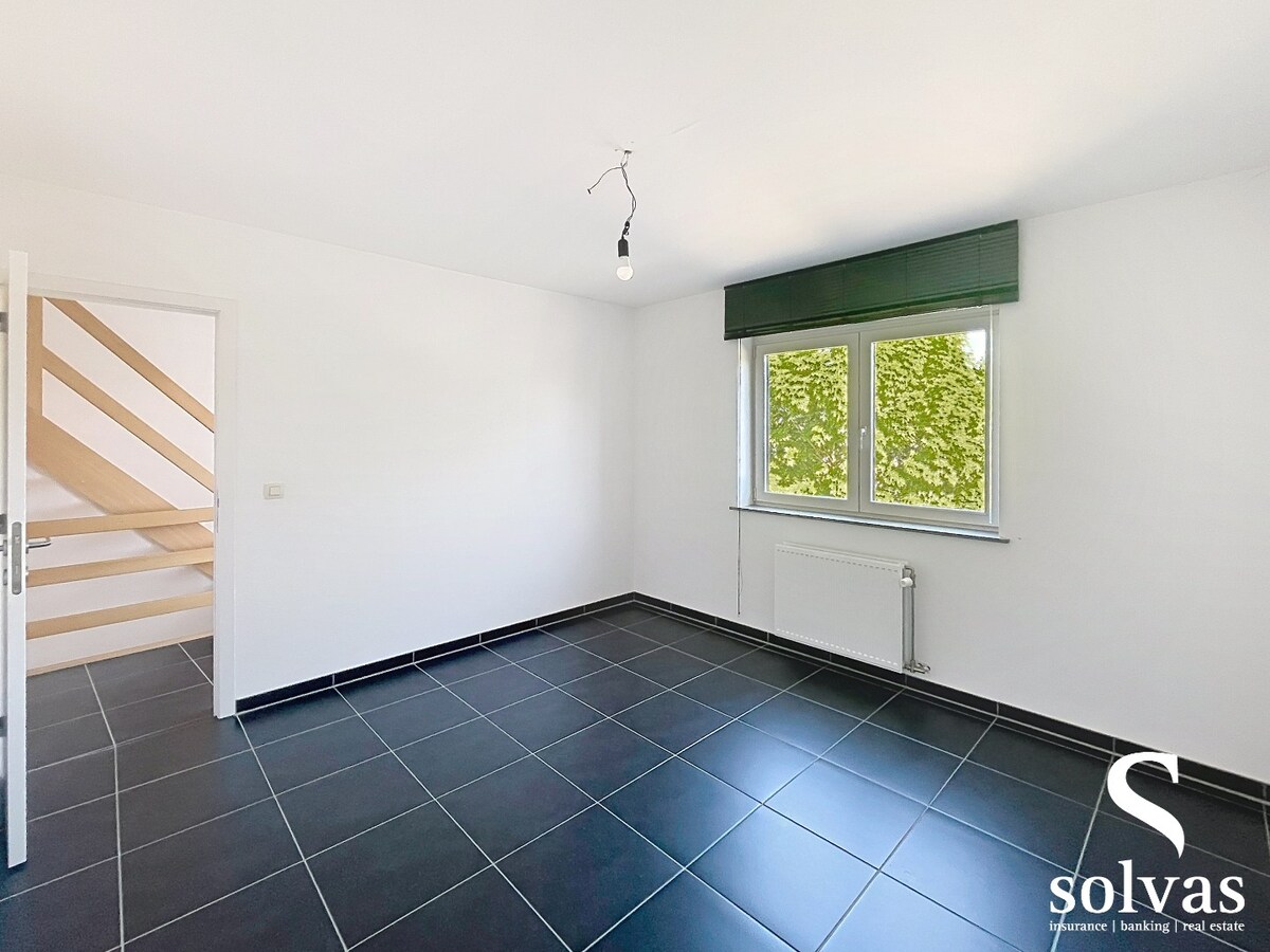 Instapklare ruime halfopen woning met 4 slaapkamers op toplocatie! 