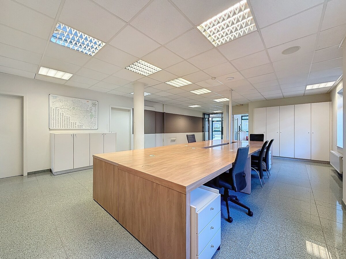 Commercieel gelegen kantoorruimte nabij E17 te centrum Olsene 