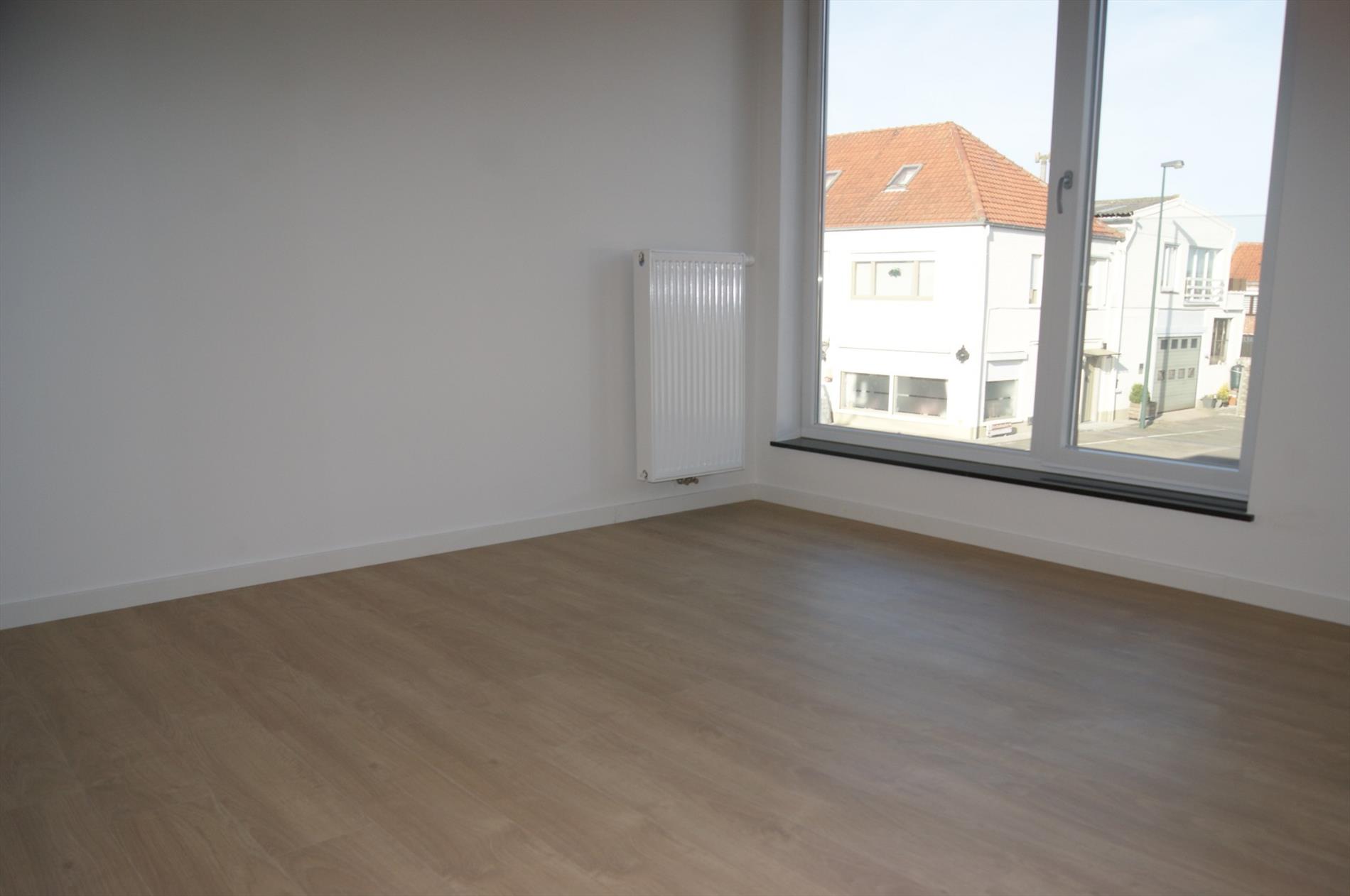 Recent app. met 2 slpks, zonnig terras en overdekte parkeerplaats te Maldegem 