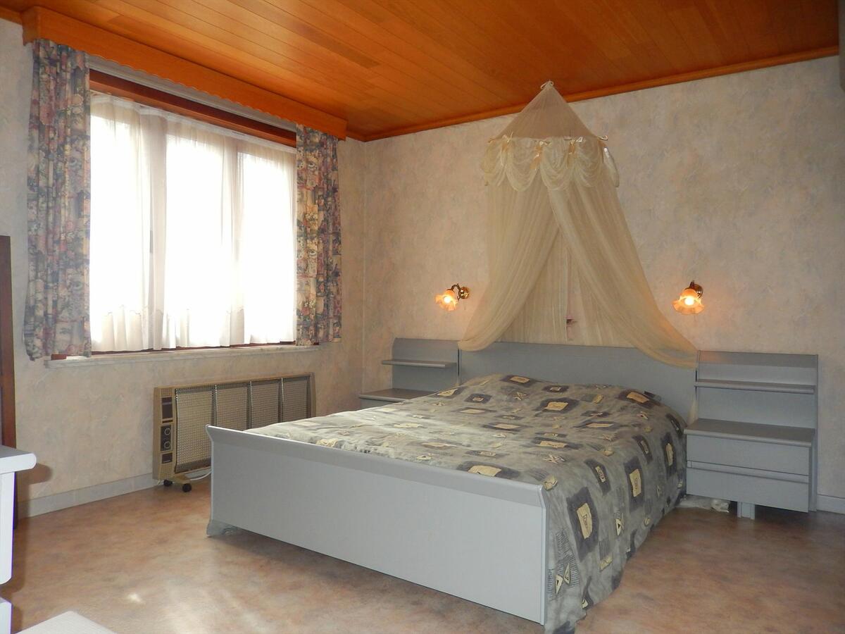 Woning met 4 slaapkamers en grote zonnige tuin 