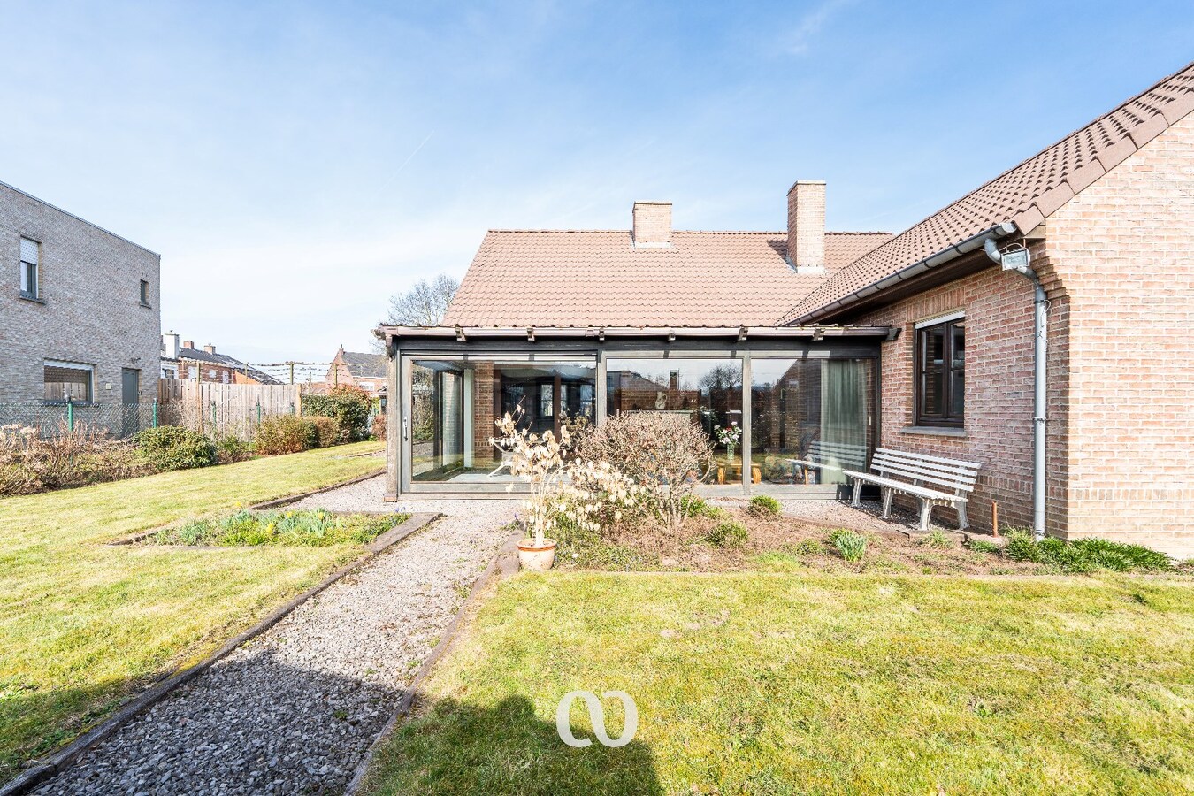 Open bebouwing met mogelijkheid tot 5 slaapkamers 