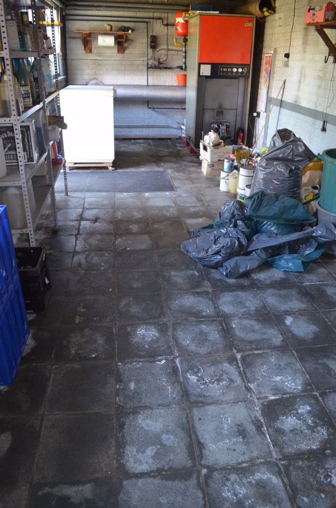 Ruime te renoveren woning met garage en tuin te centrum Eeklo 