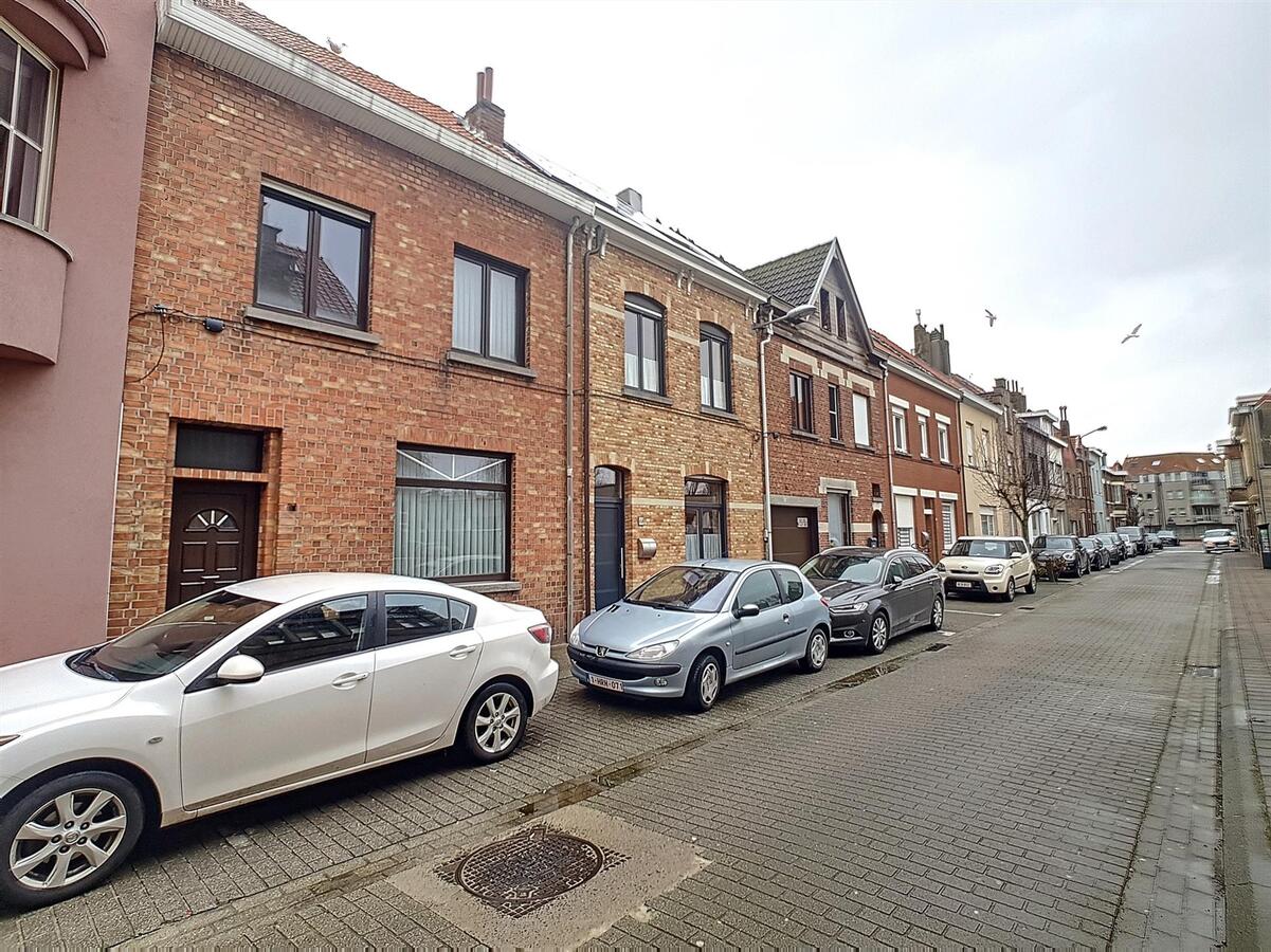 Te renoveren rijwoning in het centrum - Heist 