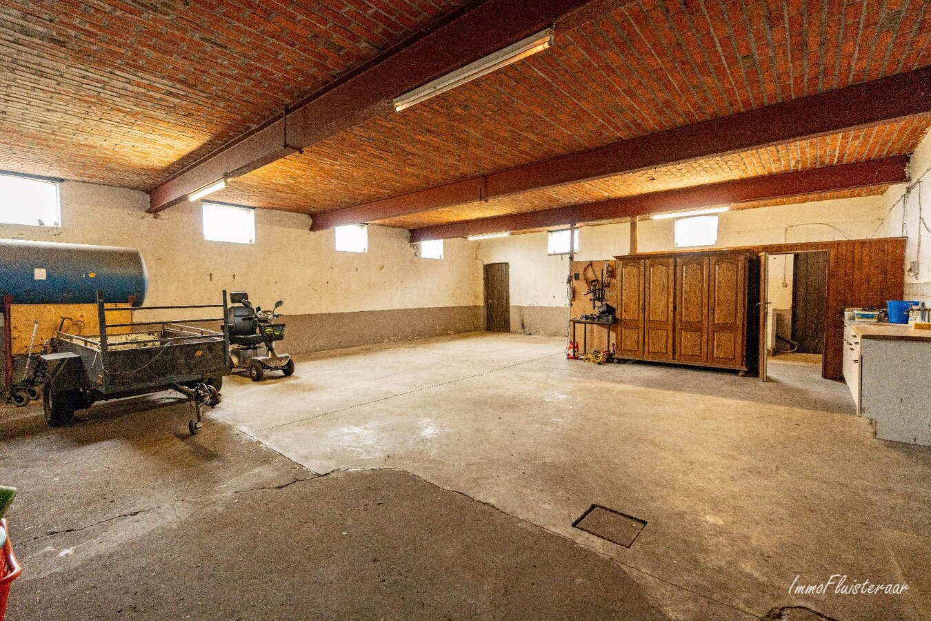 Ferme caractéristique avec une grande grange sur environ 2 hectares à Hoogstraten (achat de terrain supplémentaire d'environ 4 hectares possible). 