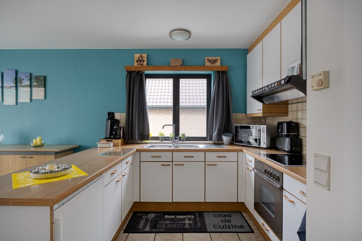 Opbrengsteigendom met 3 appartementen en 7 garages 