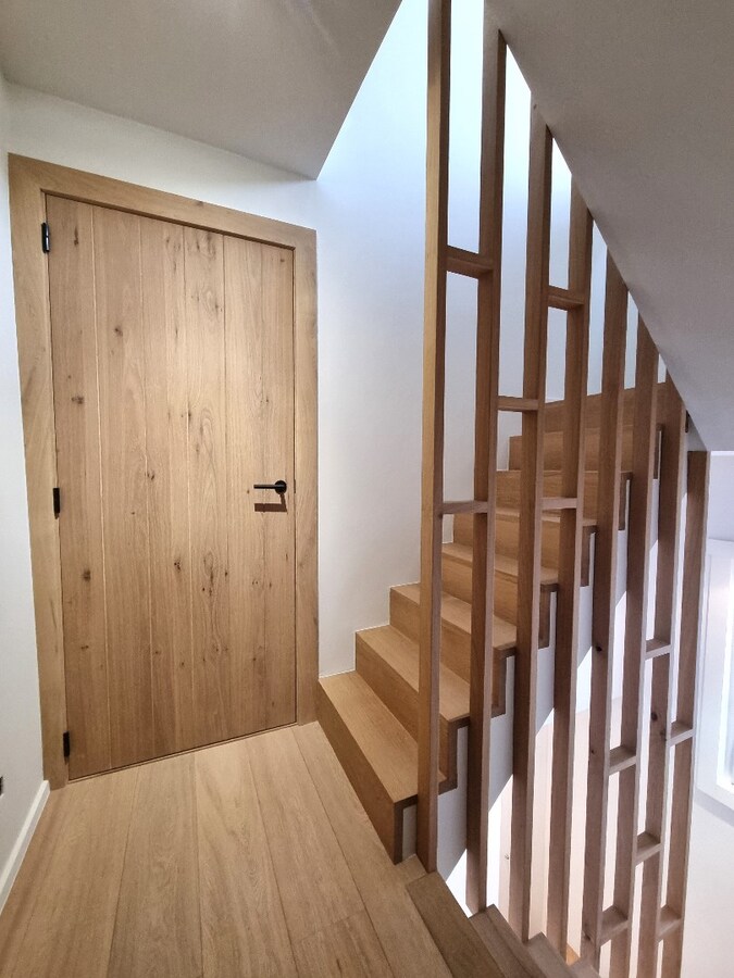 Prachtige, volledig gerenoveerde halfopen bebouwing op groot perceel van 842m² 