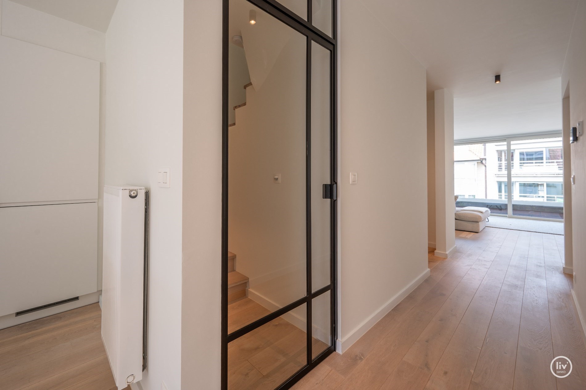 Magnifique triplex spacieux (199 m2) dans une rue adjacente à l'avenue Lippens, à proximité de la digue à Knokke. 