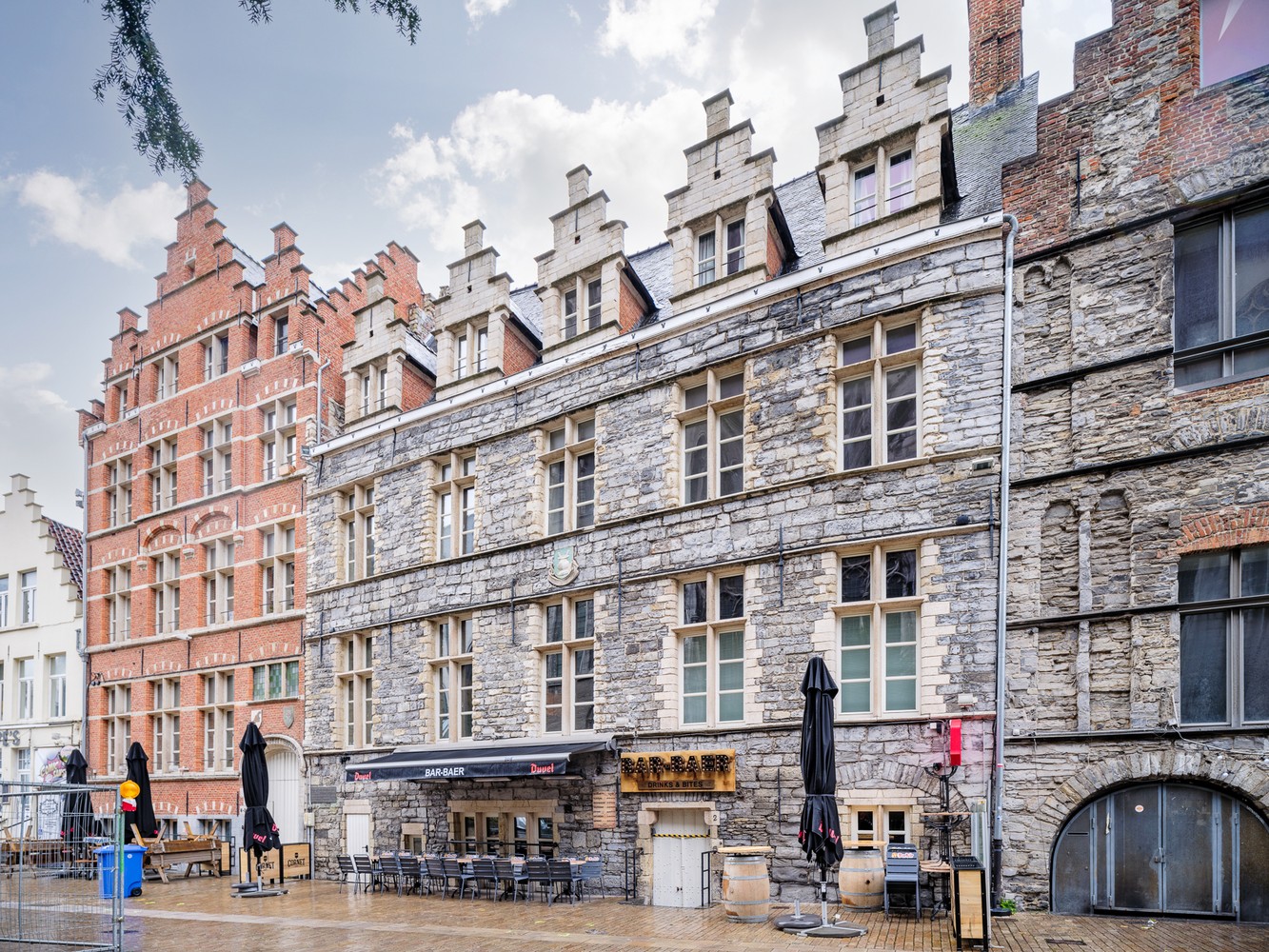 2 slaapkamer appartement met zicht op Korenmarkt en de Sint-Niklaaskerk 