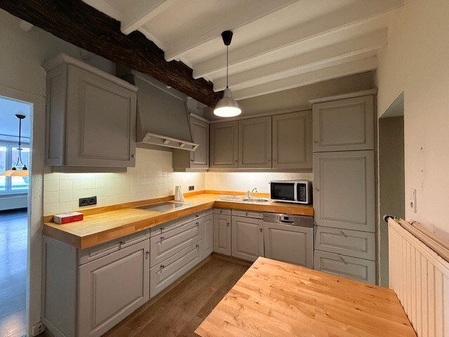 Duplex appartement met 2 slaapkamers en dakterras in het centrum van Maaseik. 