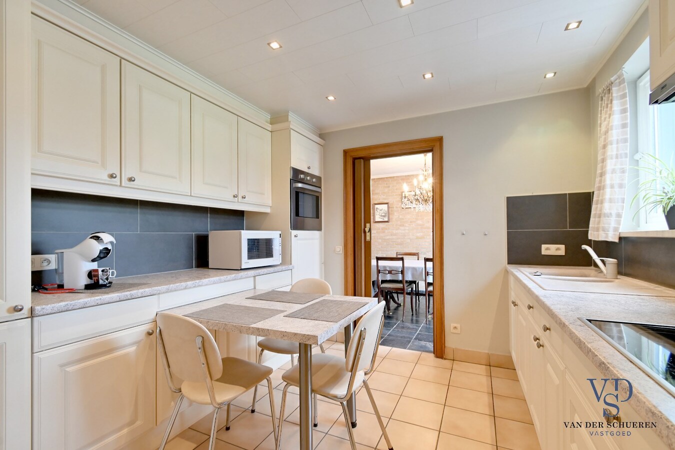 Degelijke, ruime eigendom in rustige residentiële wijk 