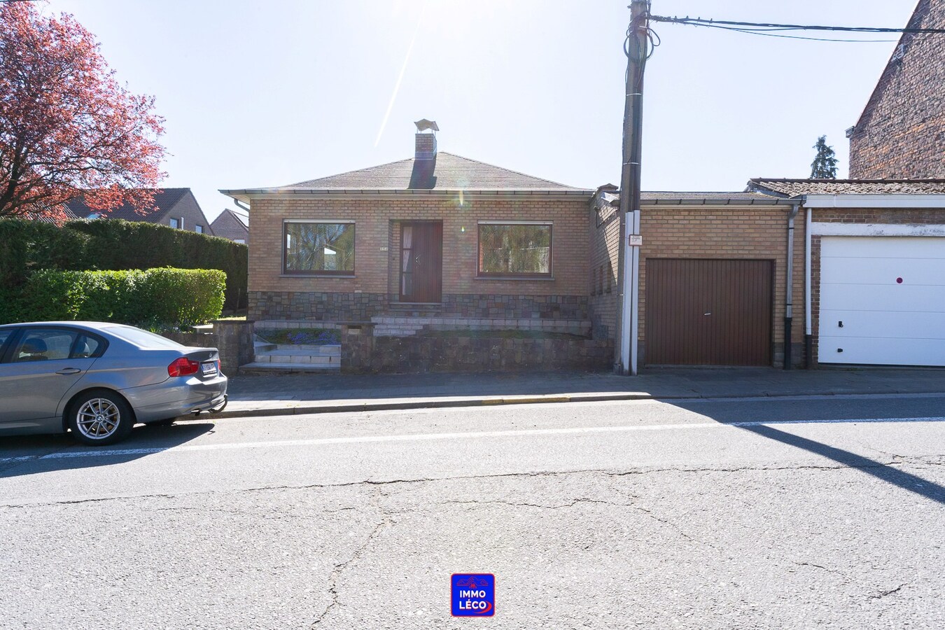 Villa "Plain-Pied" érigée sur 571m² avec garage, terrasse et jardin. 