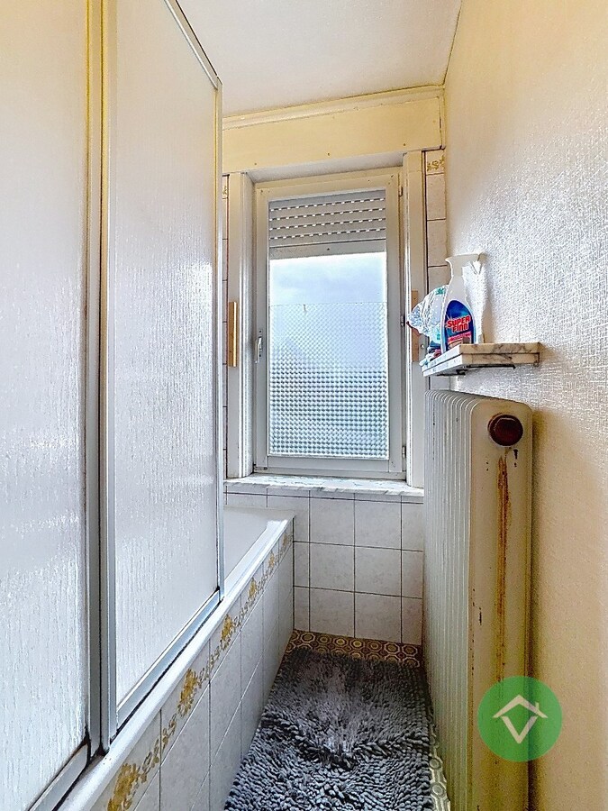 Ruime rijwoning met tuin, garage en 4 slaapkamers in Roeselare 