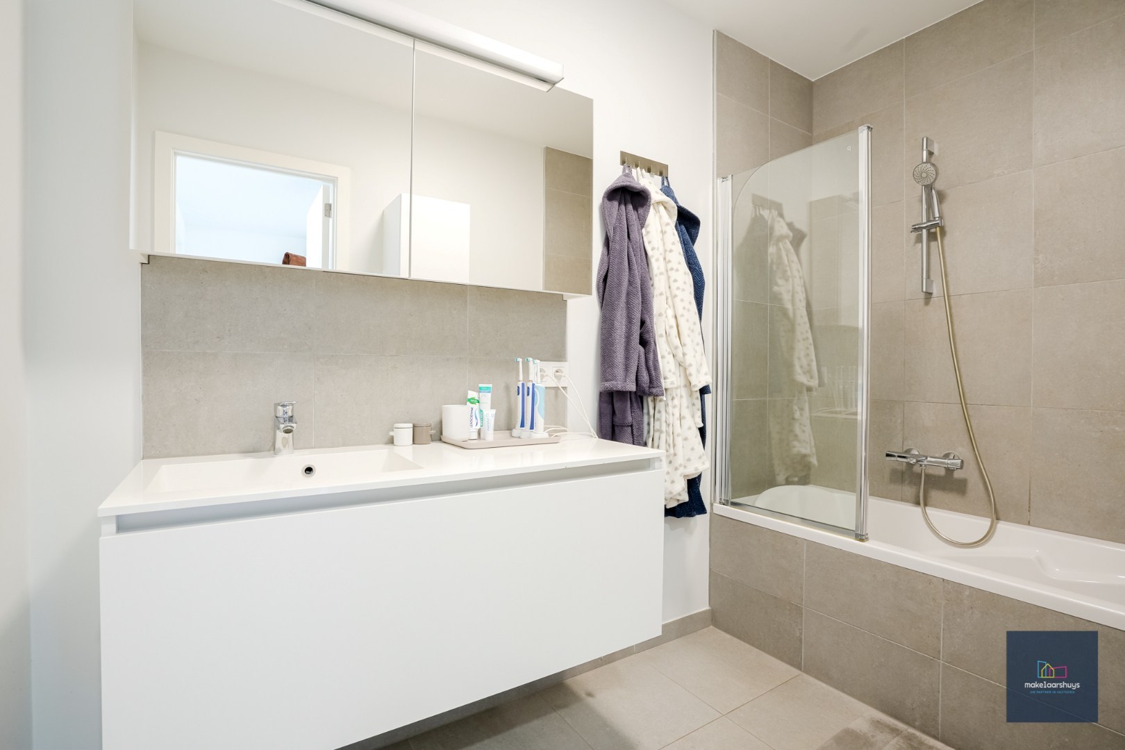 Schitterend 2-slp.app met 2 terrassen, garage en kelder 