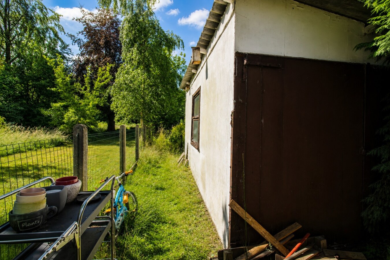 Te koop: Rustig gelegen halfopen bebouwing op uitzonderlijk perceel van 883 m² in Sint-Niklaas 