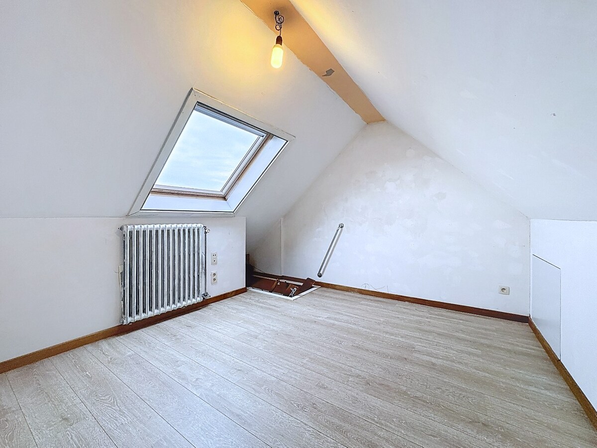 Opbrengsteigendom bestaande uit 3 appartementen en handelsgelijkvloers gelegen in het centrum van Koekelare 