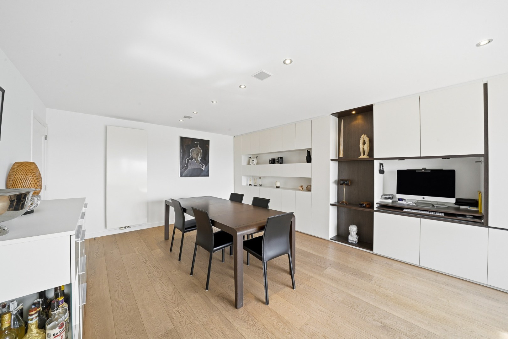 Ruim appartement met 3 slaapkamers, 2 terrassen, garage en staanplaats in Oostende 