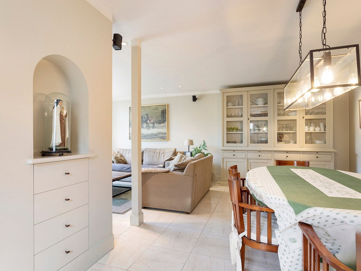 Charmant handelspand met woonst op de markt in Kruishoutem 