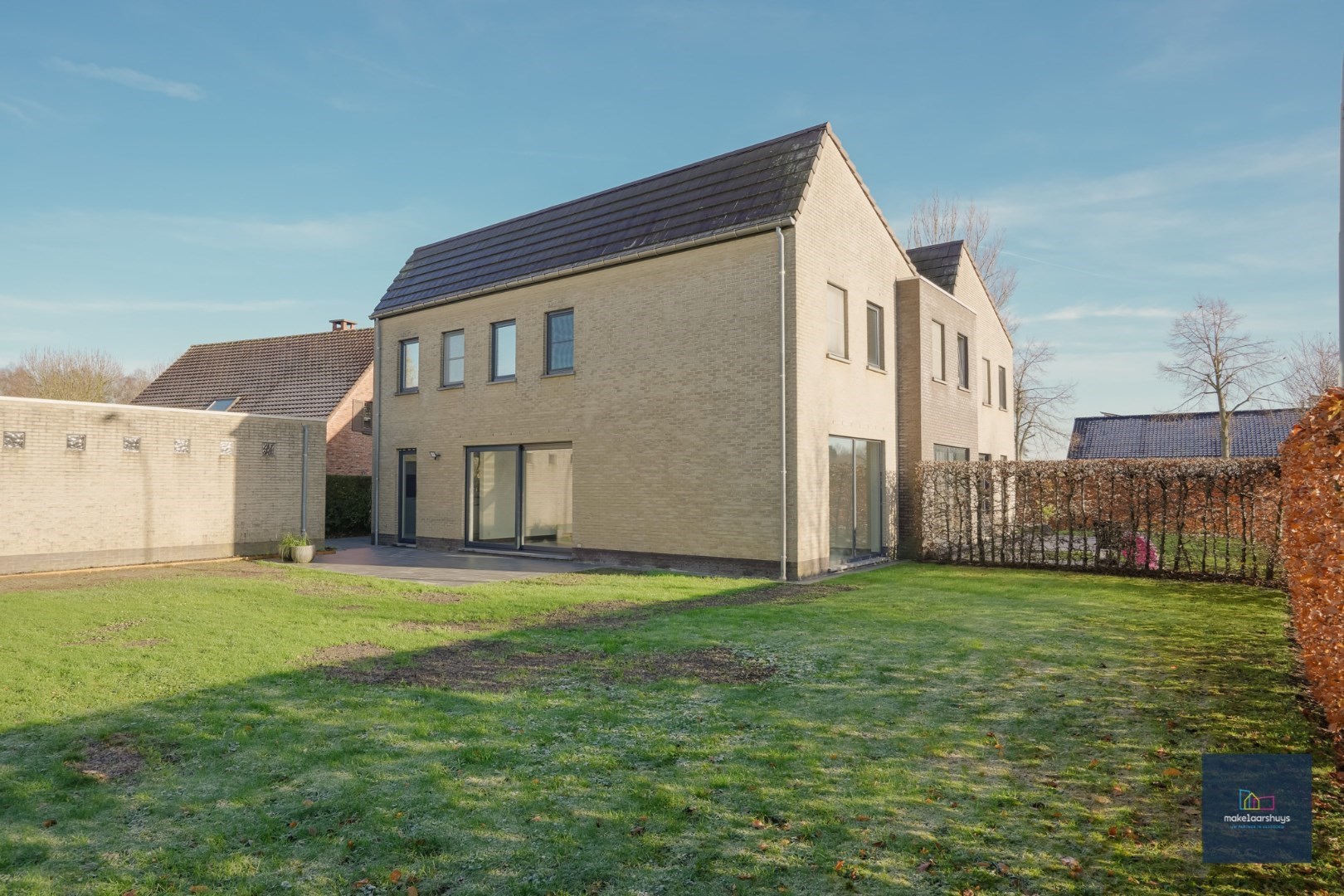 Ruime half-open bebouwing te Heusden met garage en tuin 