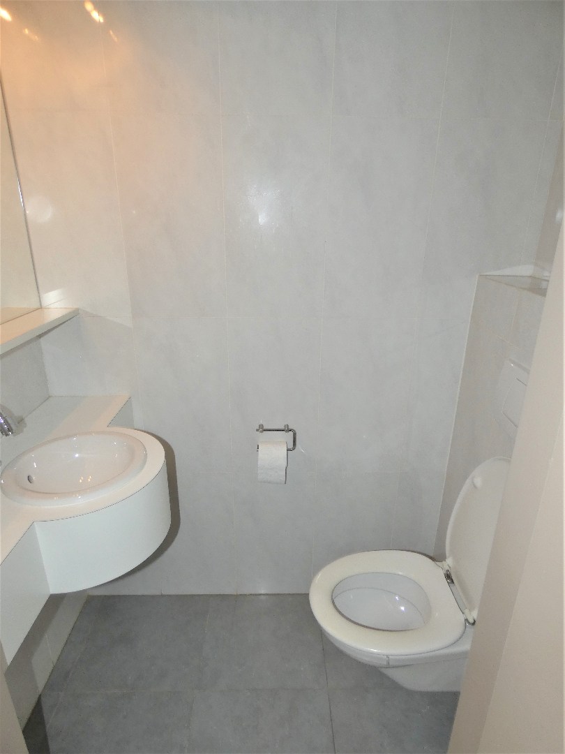 Apart toilet