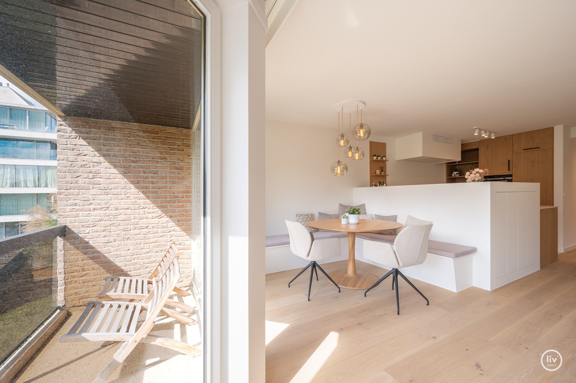 Magnifique appartement rénové de 2 chambres avec de belles vues sur le parc Yzer à Knokke. 