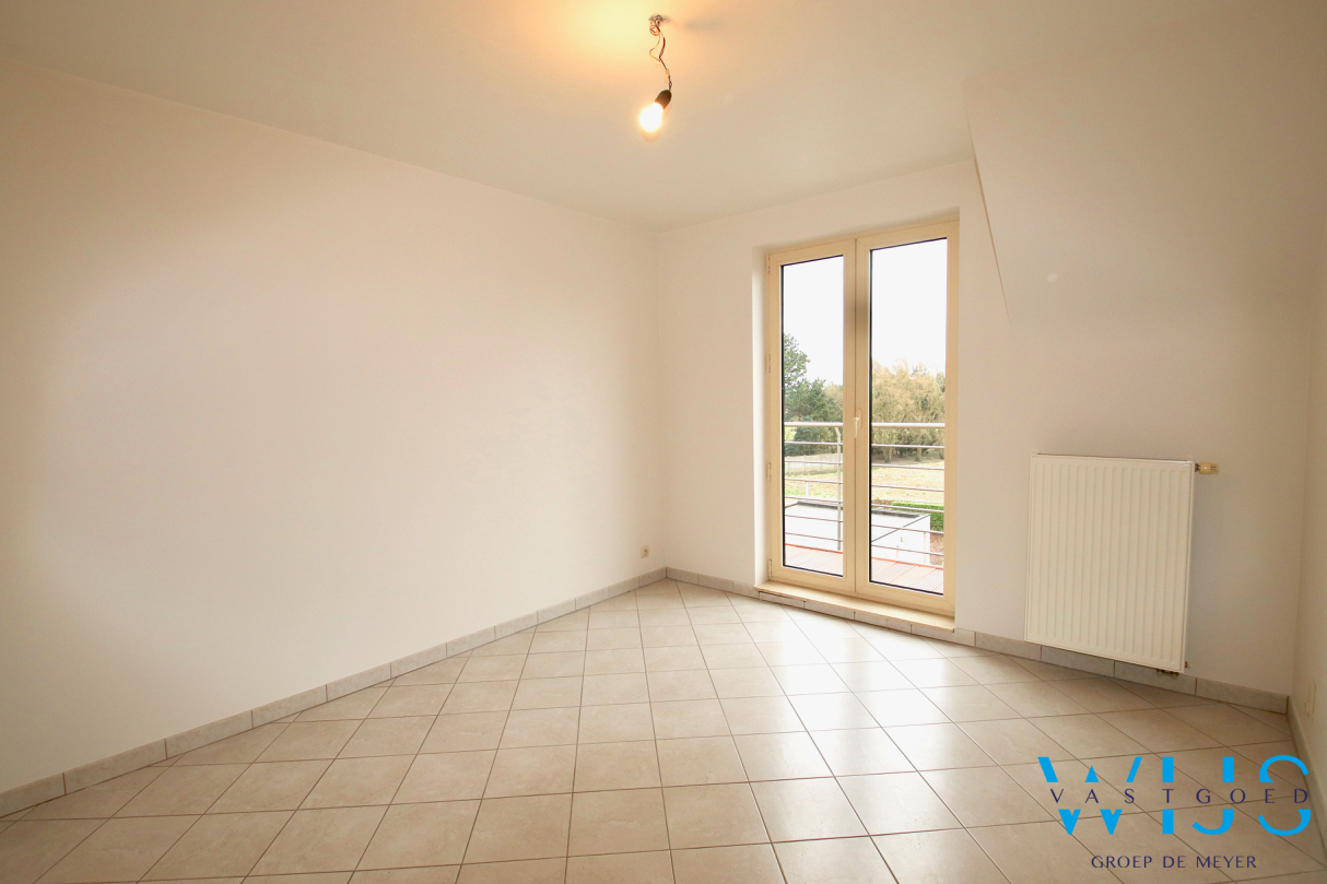 Instapklaar 3 slaapkamerappartement met garage in hartje Assenede ! 