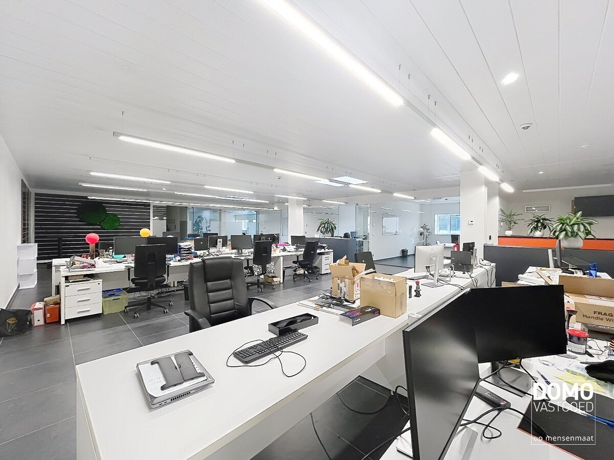 INNOVATIEVE RUIMTE MET LABO, LOGISTIEKE VOORZIENINGEN EN RESEARCH &amp; DEVELOPMENT IN EEN ECO-BEDRIJFSGEBOUW TE PAAL 