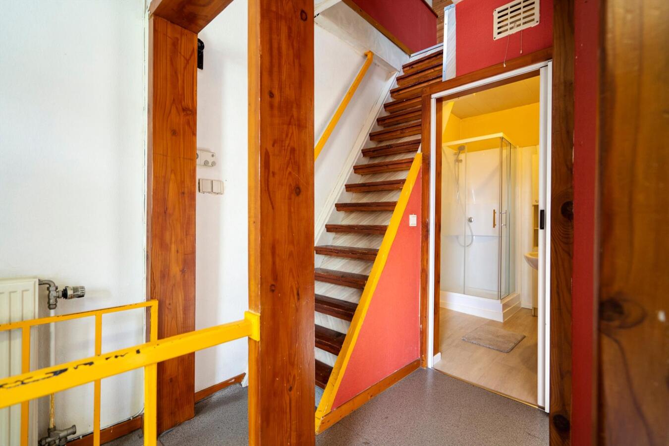 Gunstig gelegen opbrengsteigendom, bestaande uit 2 (studenten)studio's 