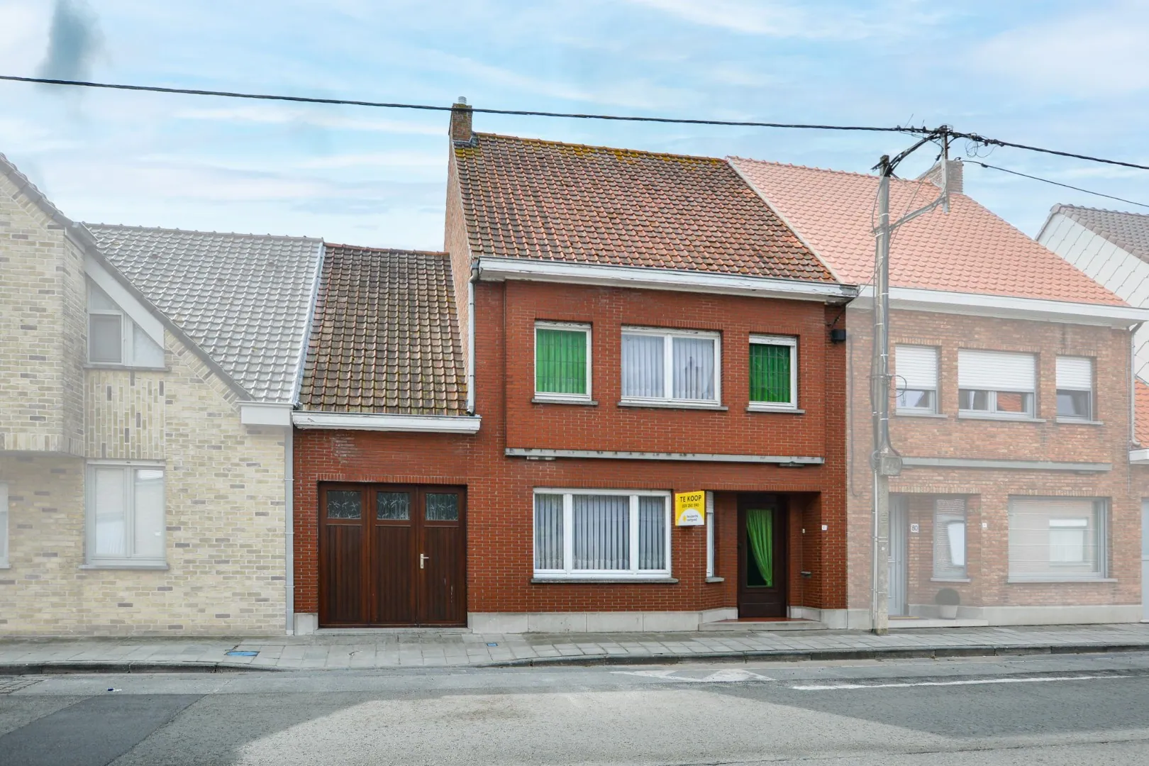 Op te frissen ruime woning op 514 m² in het centrum van Eernegem