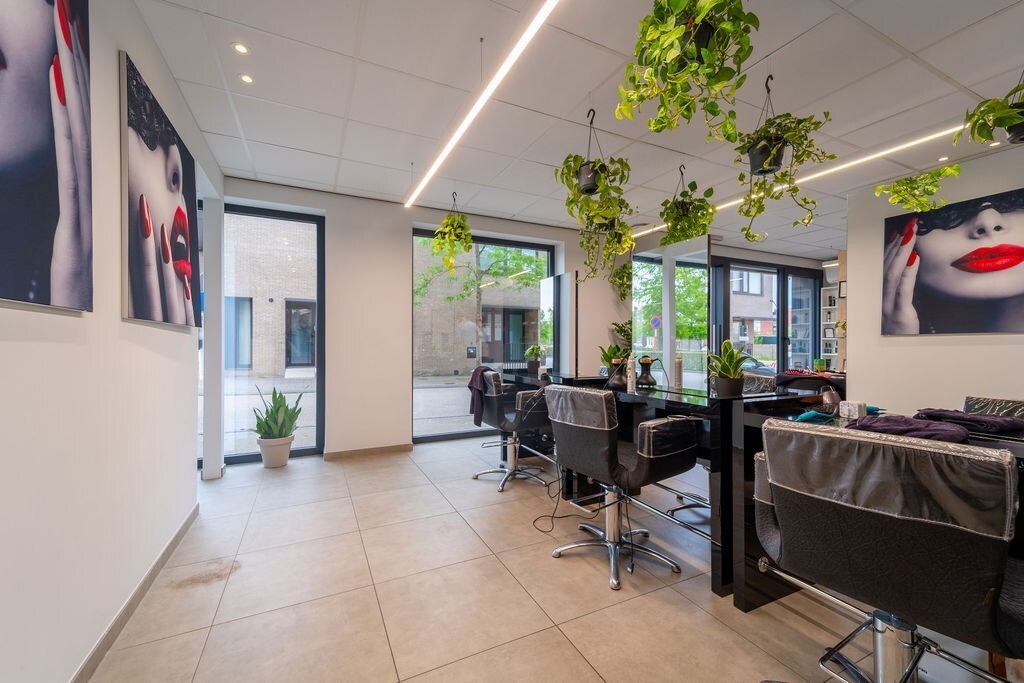 UITSTEKENDE OPBRENGSTENEIGENDOM - MODERNE COMMERCIËLE HANDELSRUIMTE MET BERGING OP TOPLOCATIE NABIJ HASSELT CENTRUM VANAF 295.000 EURO 