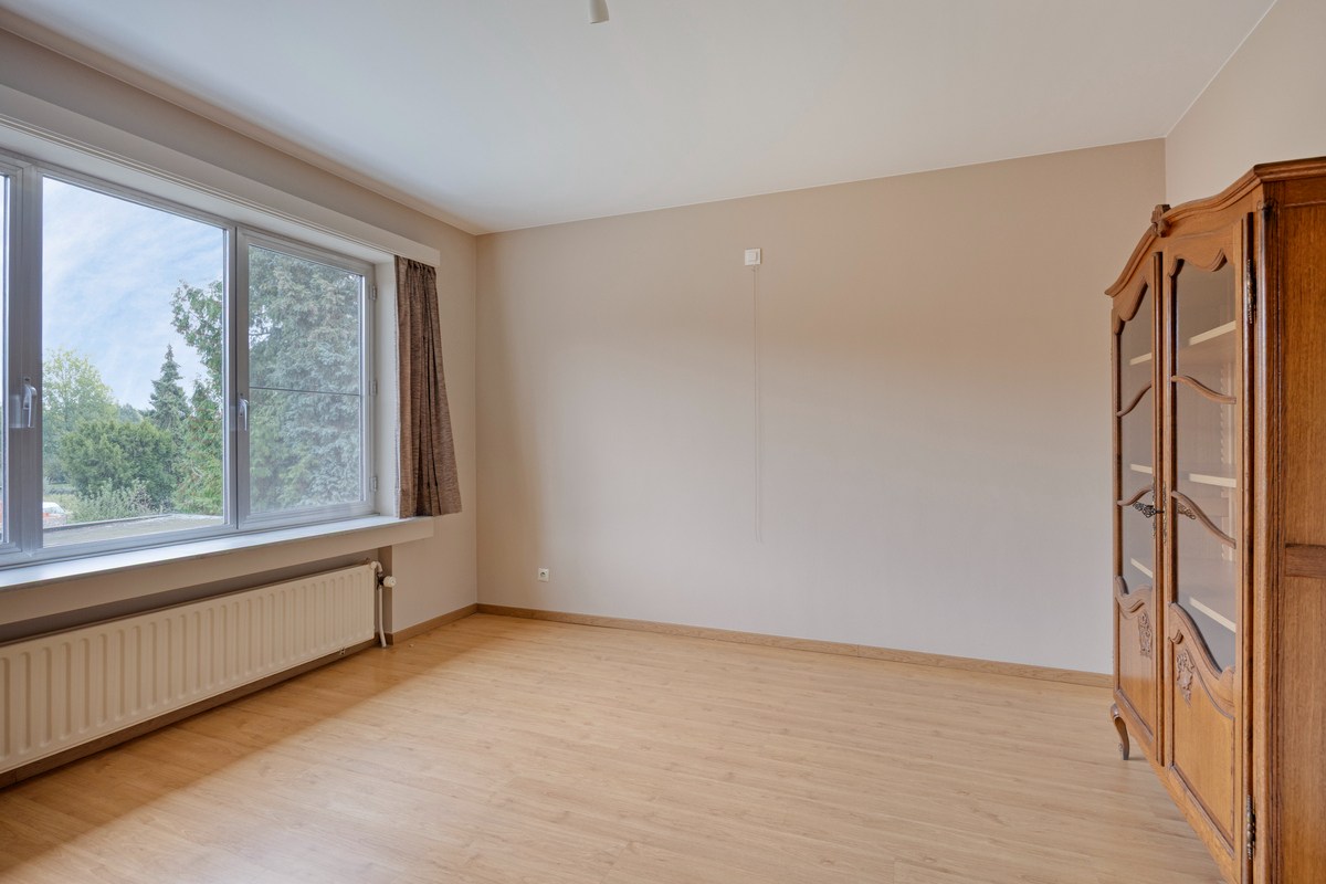 Halfopen bebouwing met 3 ruime slaapkamers. 