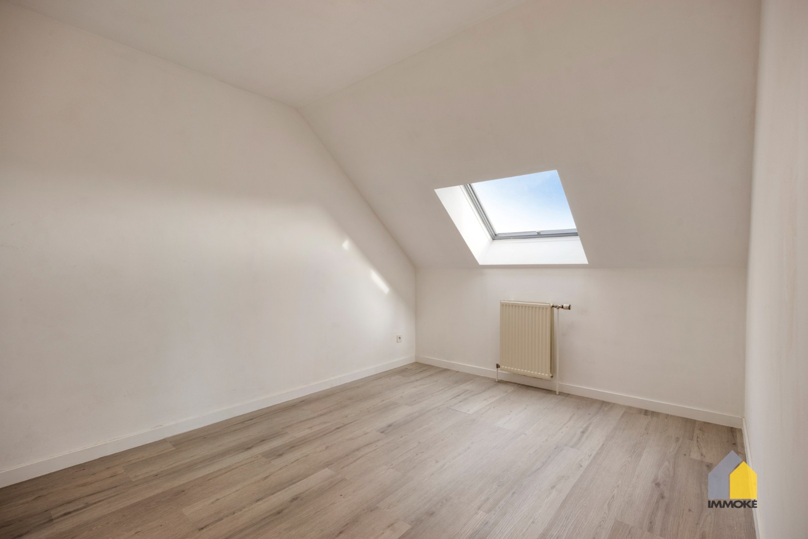 Modern appartement met 2 slpks en parking. 