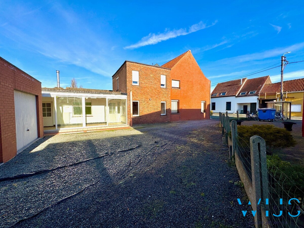 Interessant te renoveren woonhuis met 4.133 m² grond in het centrum van Wippelgem! 