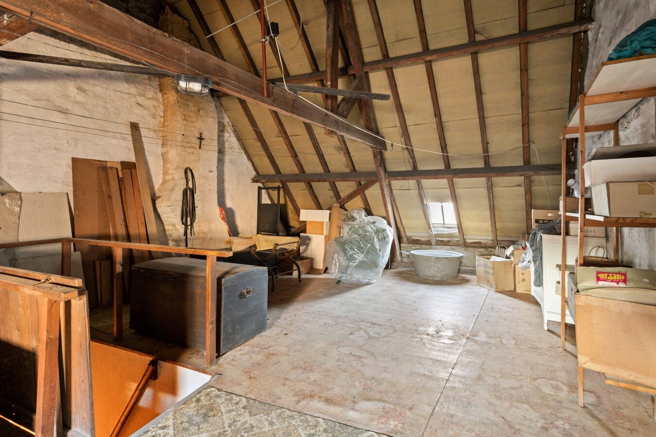 Ruim, voormalig handelshuis in het Centrum van Dadizele 