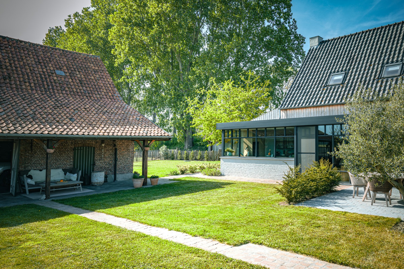 Unieke hoeve met schuur op 2.809m² gelegen in “valleigebied” te Boekhoute 