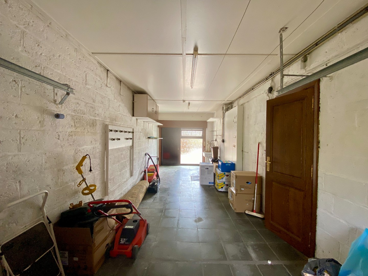Zeer goed gelegen te renoveren gezinswoning met tuin en garage op 245 m²! 