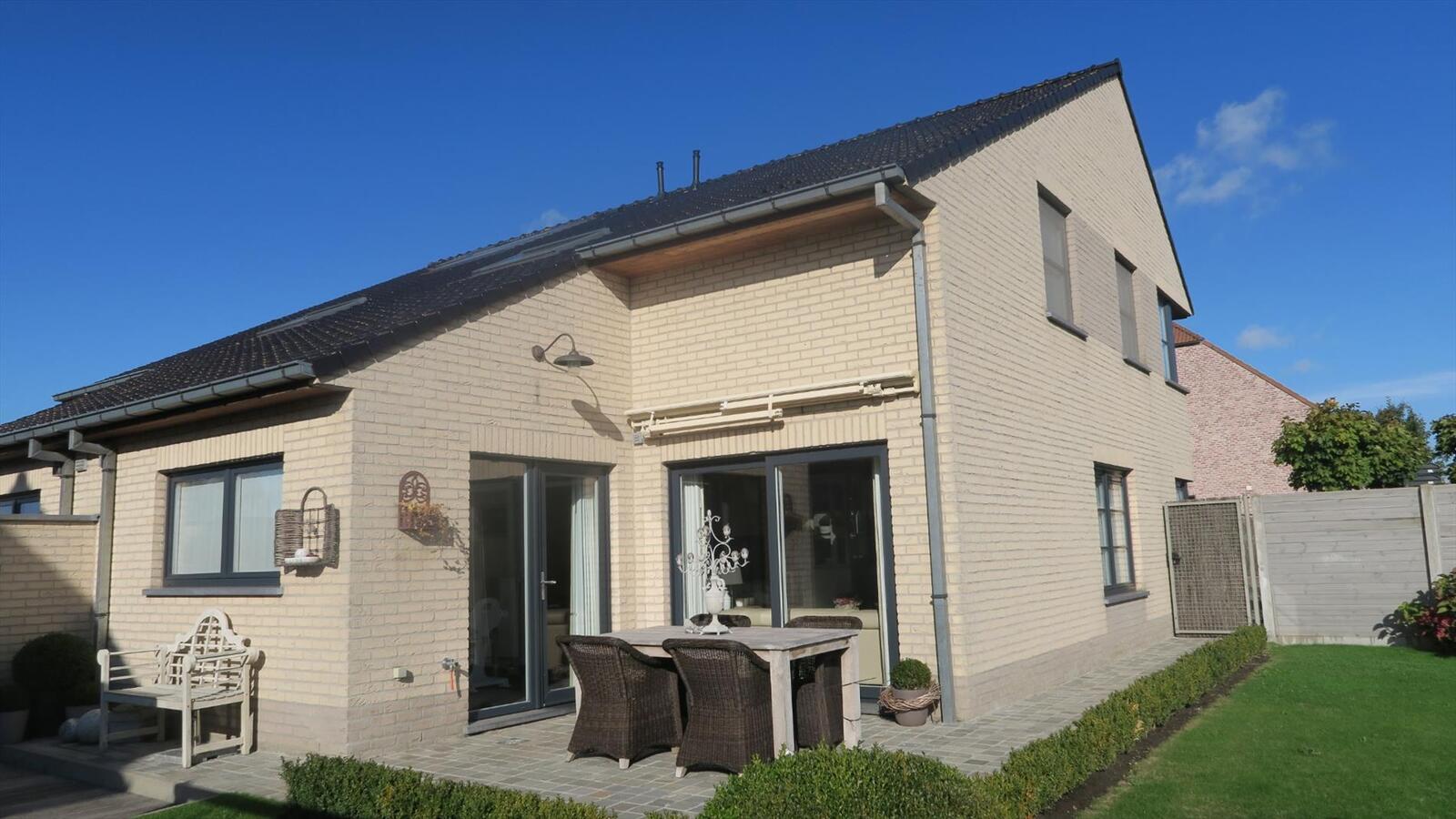 Prachtig afgewerkte halfopen woning met 3 slaapkamers 