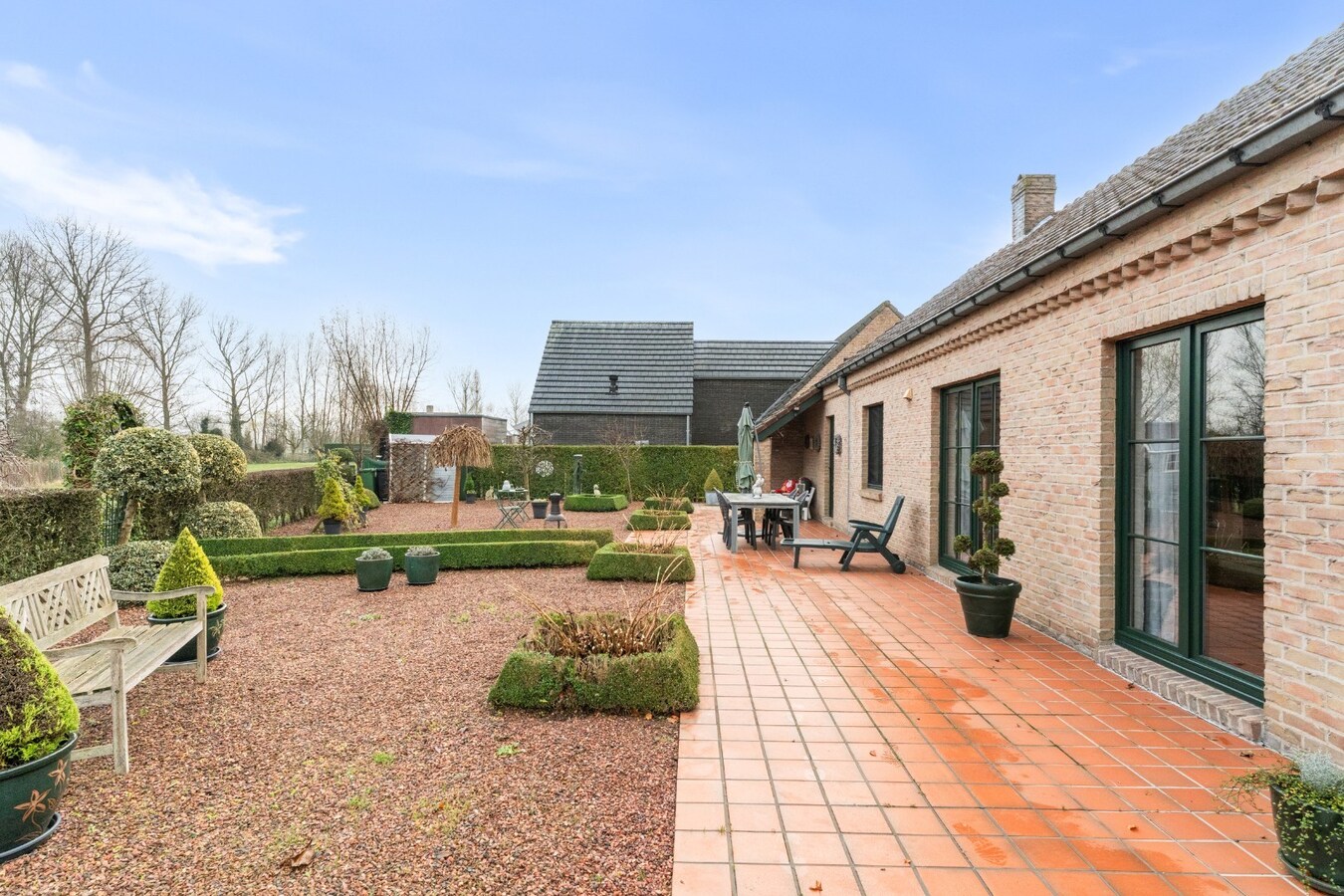 Charmante villa met open zicht in doodlopende straat te Sijsele 