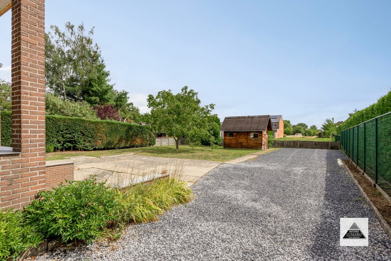 Instapklare woning voor gelijkvloers wonen. 3 slaapkamers, kelder met garage. 