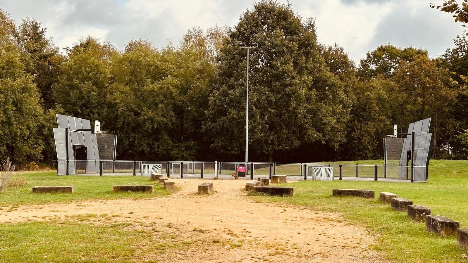Instapklare gezinswoning met 3 slaapkamers, tuin en garage te Genk 