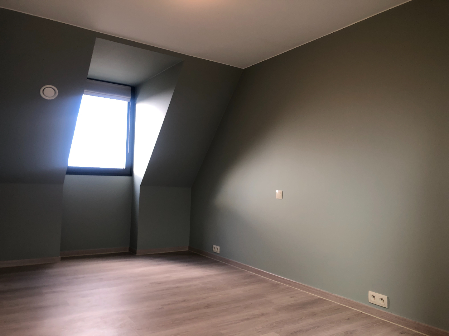 Ruim duplex appartement met 3 slpks en garage 