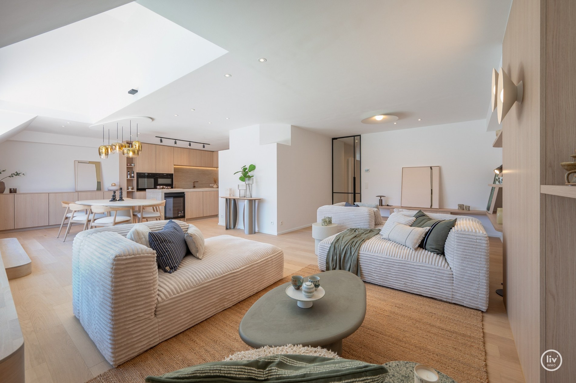 Prachtige ruime duplex (216 m2) top gerenoveerd gelegen op de Leopoldlaan te Knokke. 