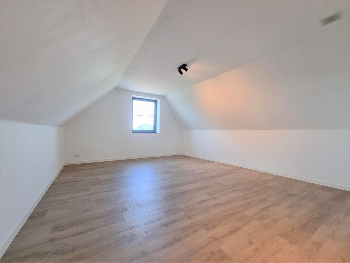 Nieuwbouwwoning met 4 slaapkamers te Ramskapelle 