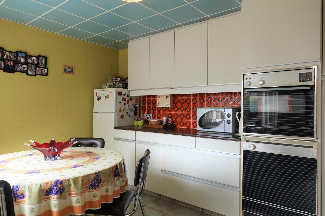 Goed gelegen half-open woning met grote tuin 