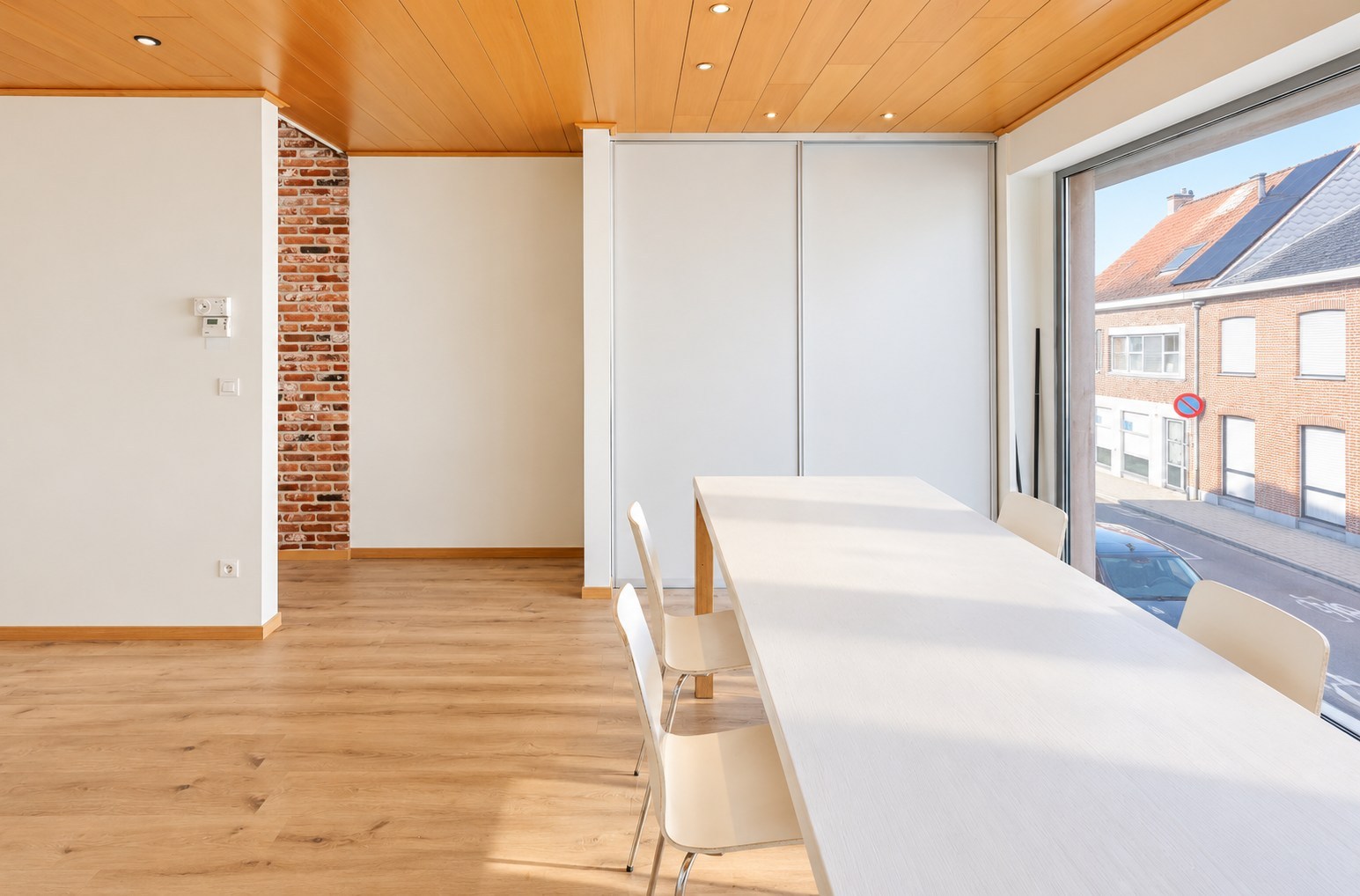 Bel-etagewoning met tuin, loods (450 m²) en tal van mogelijkheden 