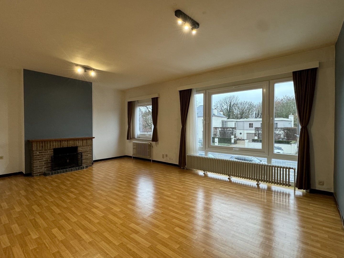 Ruim appartement (150 m²) op de eerste verdieping. 